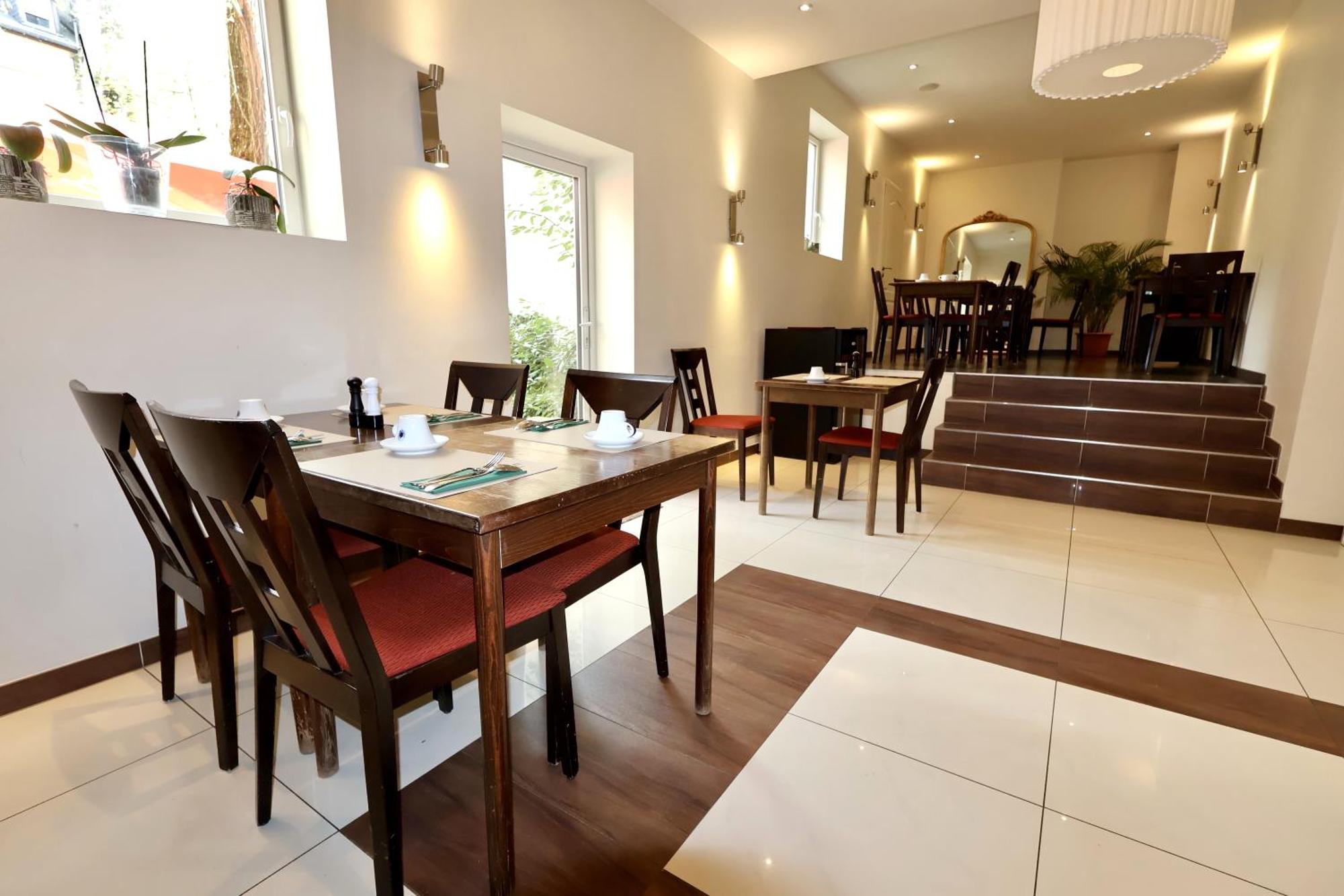 Hotel De La Poste Esch-sur-Alzette Ngoại thất bức ảnh
